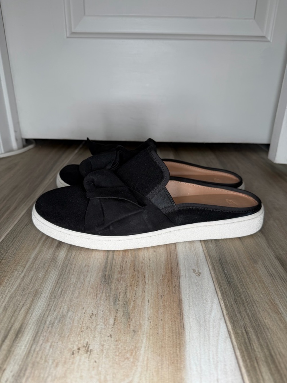 Ugg Luci Bow Black Suede Mules Slip On Sneaker Shoe Woman’s Size 11 - 1092515 - Picture 4 of 9